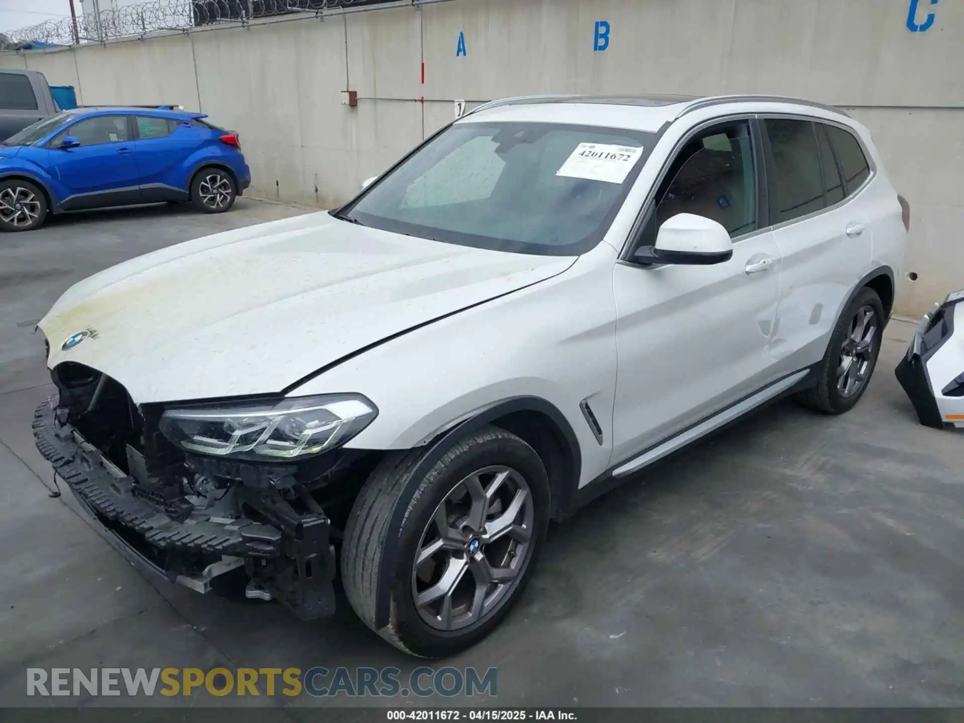 2 Photograph of a damaged car 5UX43DP08P9R62556 BMW X3 2023