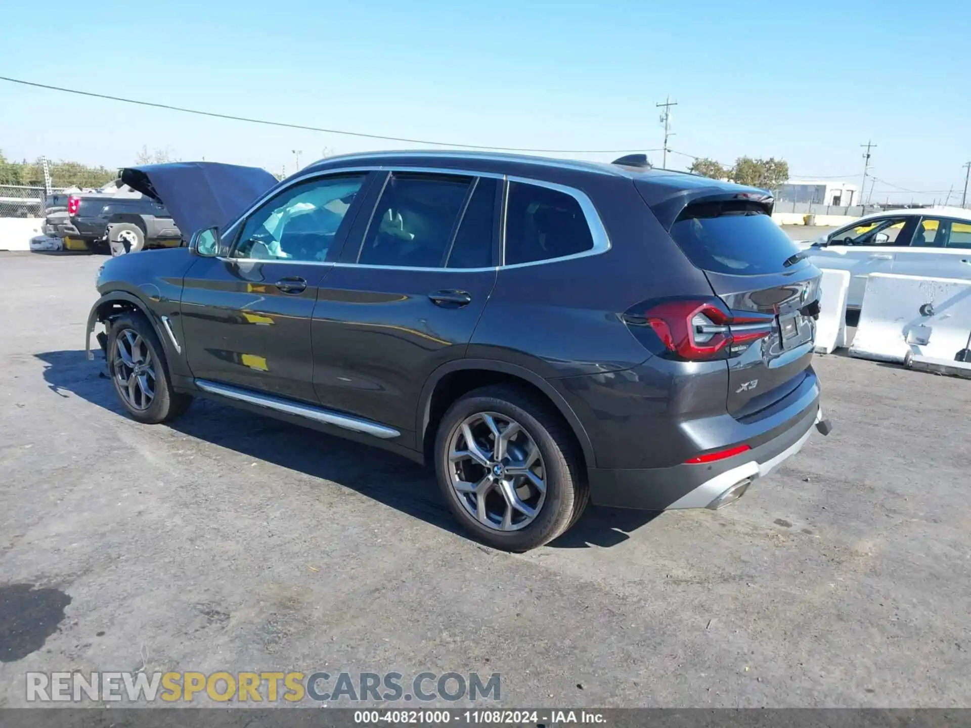 3 Photograph of a damaged car 5UX43DP08P9T15915 BMW X3 2023