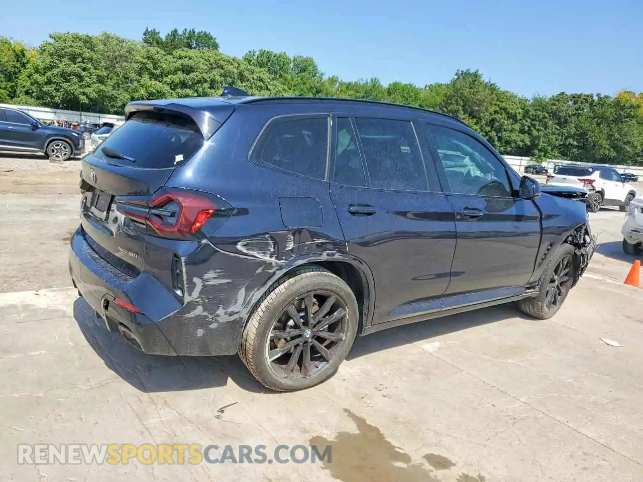 3 Photograph of a damaged car 5UX43DP08P9T17454 BMW X3 2023