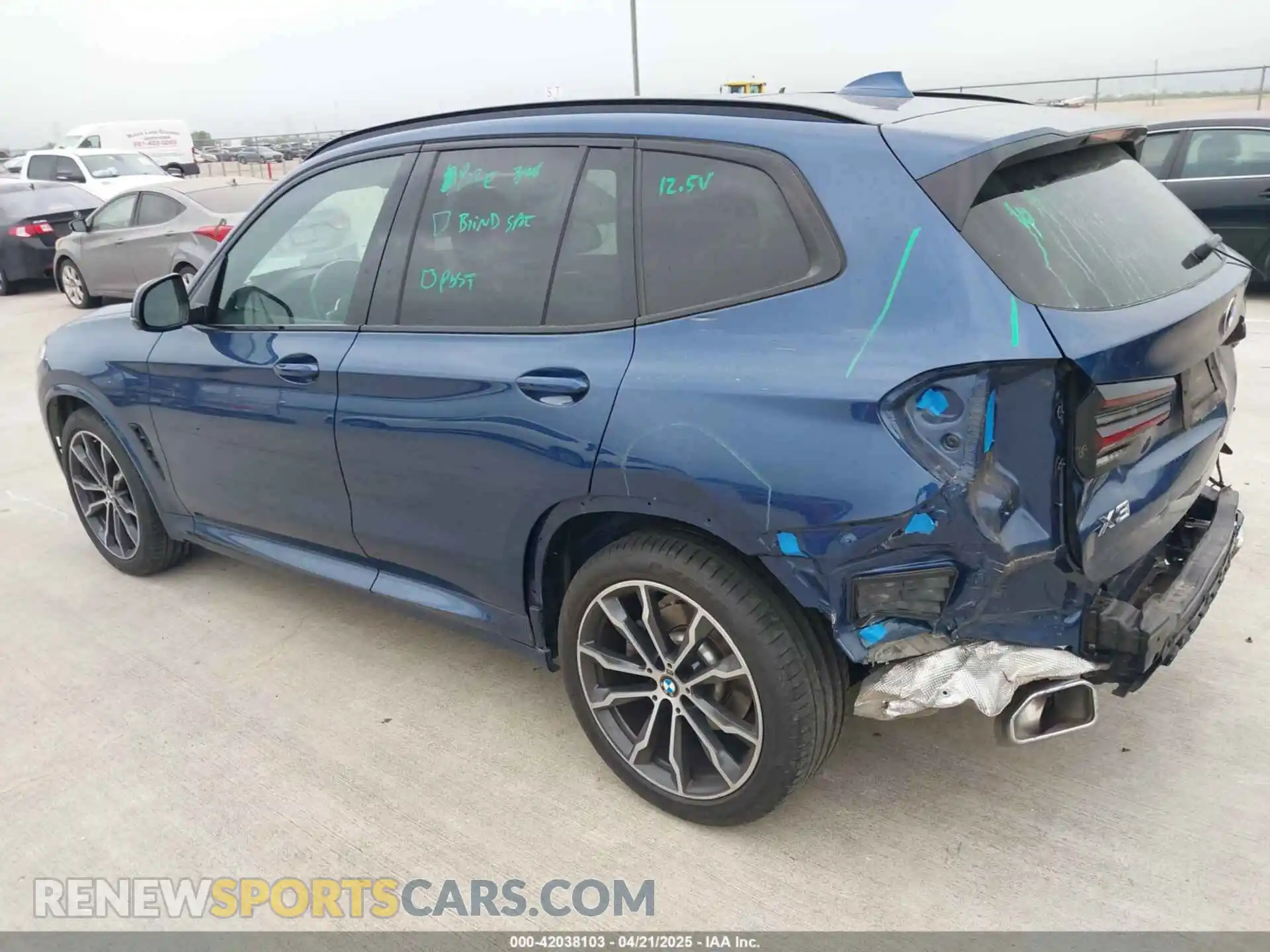 3 Photograph of a damaged car 5UX43DP09P9N67012 BMW X3 2023