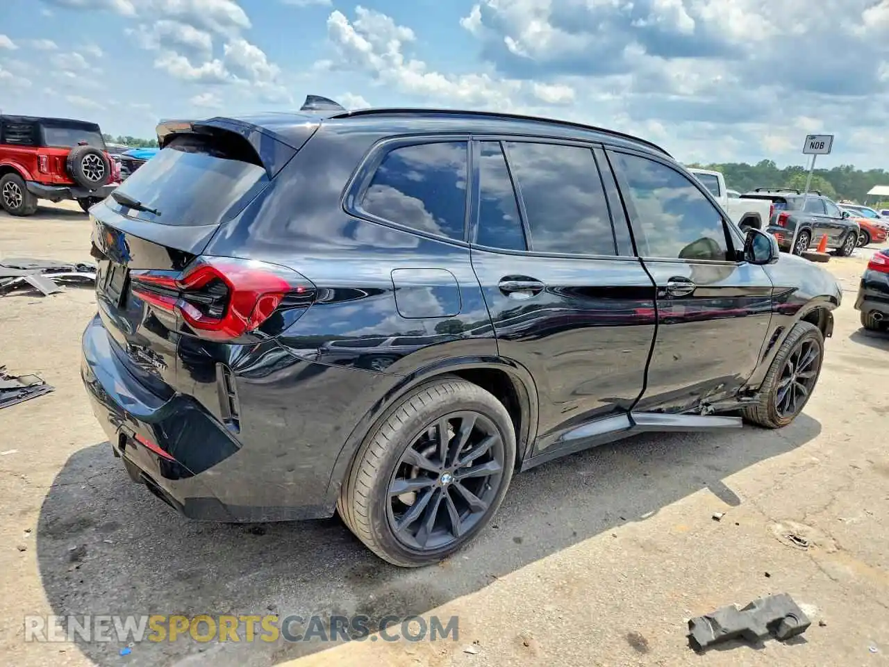3 Photograph of a damaged car 5UX43DP09P9S64005 BMW X3 2023