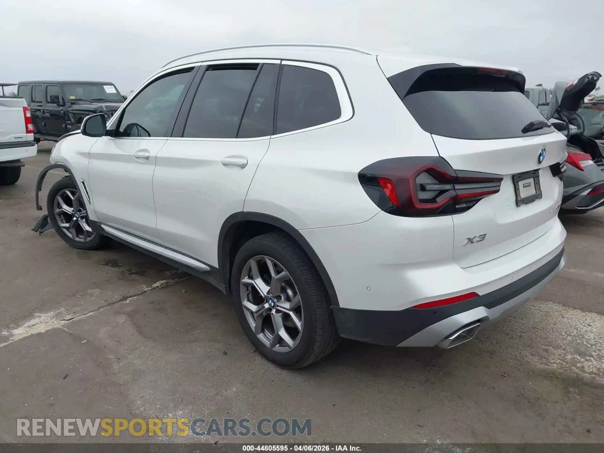 3 Photograph of a damaged car 5UX43DP09P9S92189 BMW X3 2023