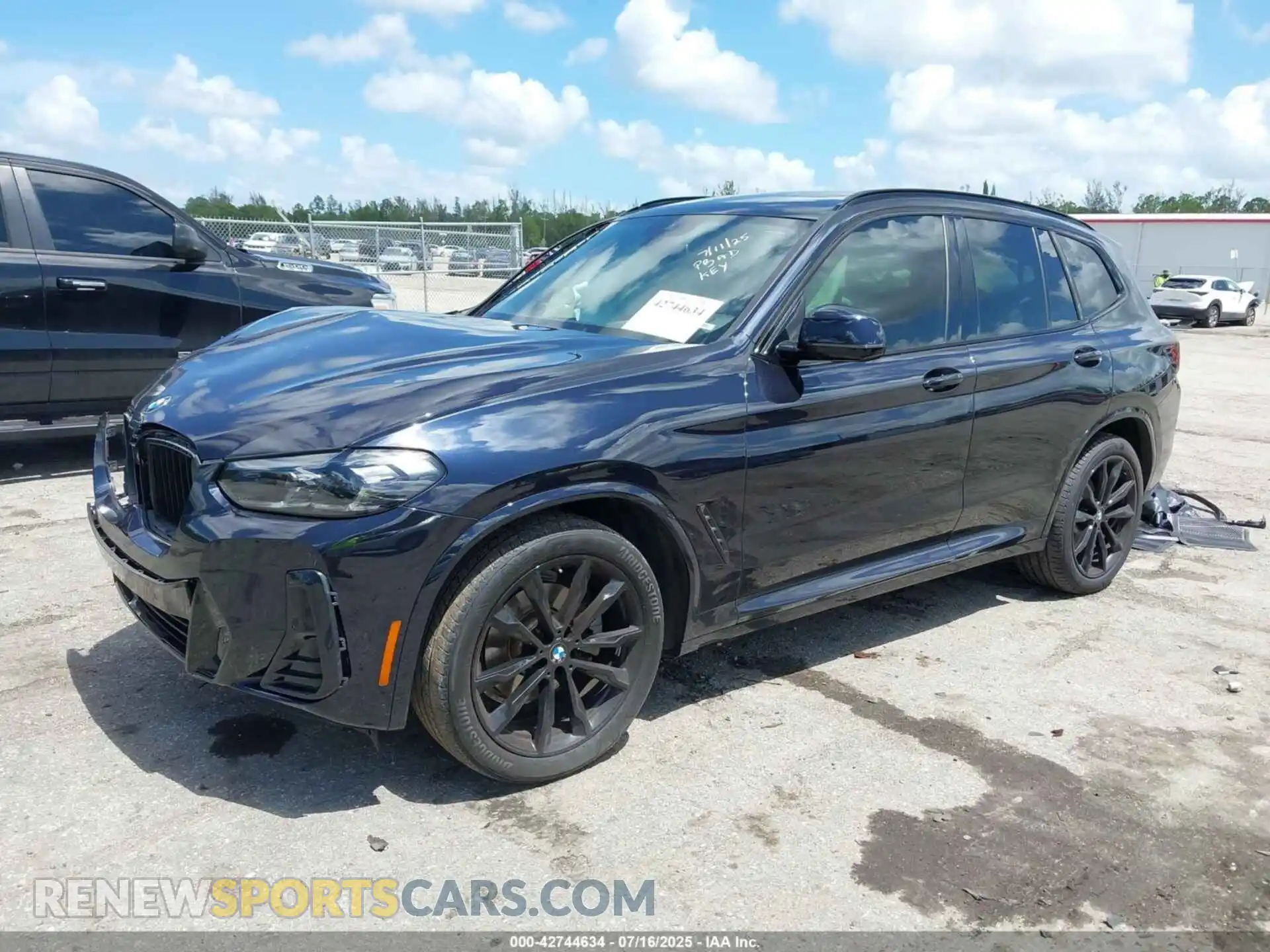 2 Photograph of a damaged car 5UX43DP0XP9P44053 BMW X3 2023