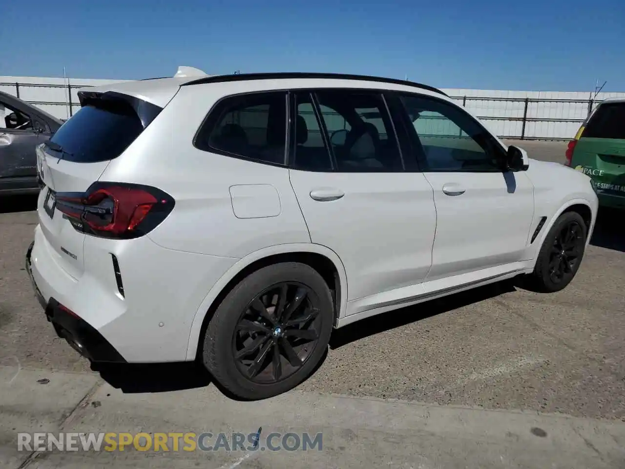 3 Photograph of a damaged car 5UX43DP0XP9S48542 BMW X3 2023