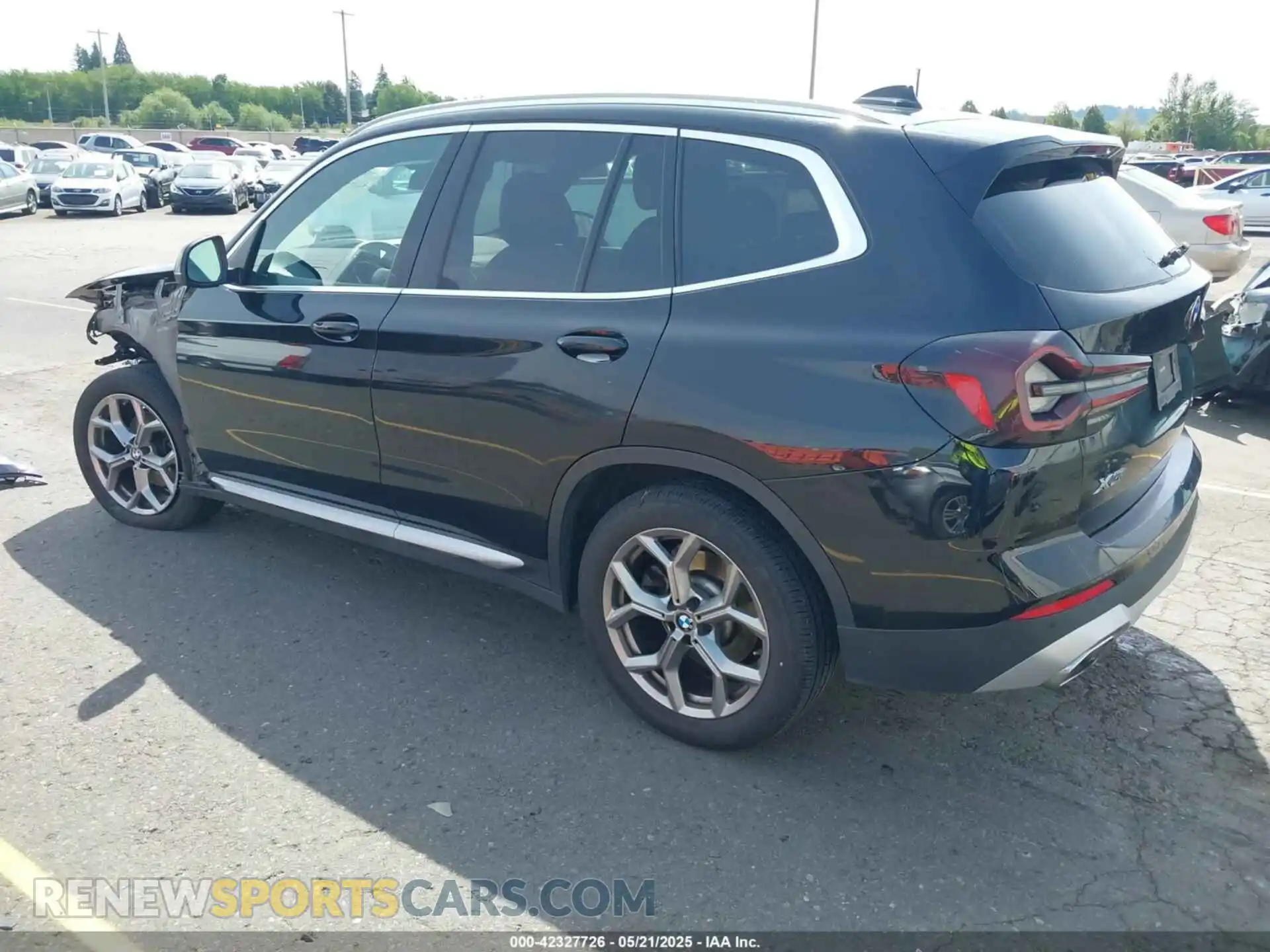3 Photograph of a damaged car 5UX53DP00P9R81784 BMW X3 2023