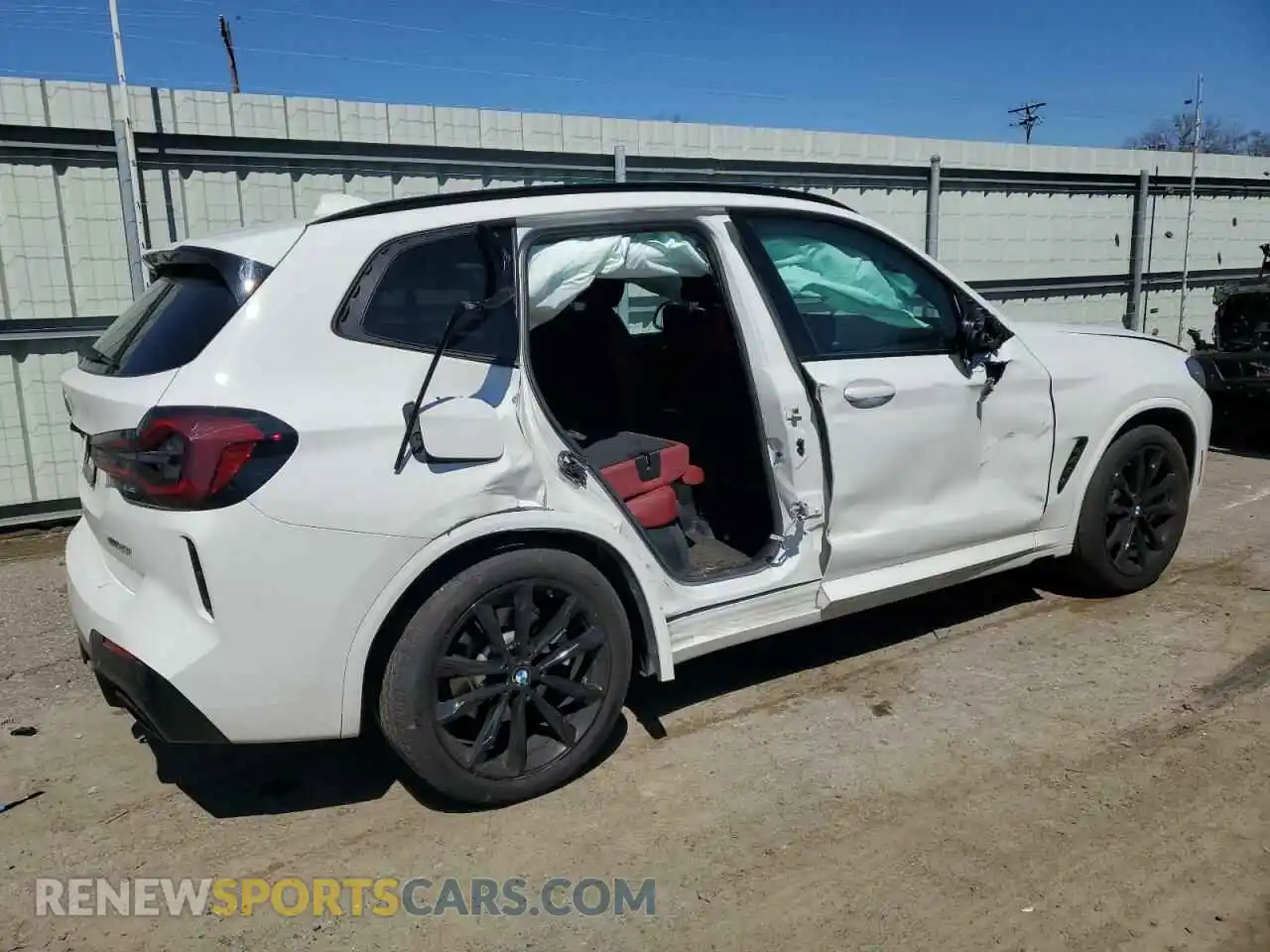 3 Photograph of a damaged car 5UX53DP01P9S90067 BMW X3 2023