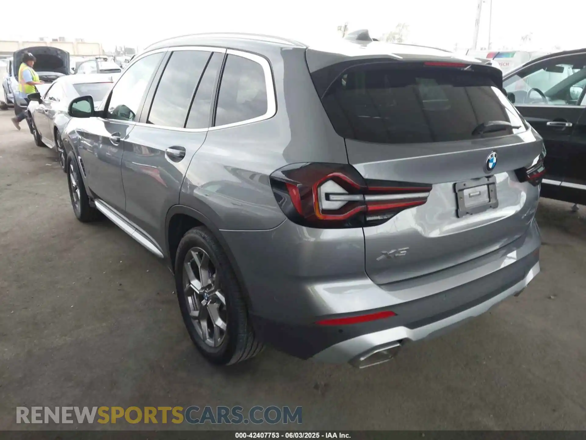 3 Photograph of a damaged car 5UX53DP02P9P22312 BMW X3 2023