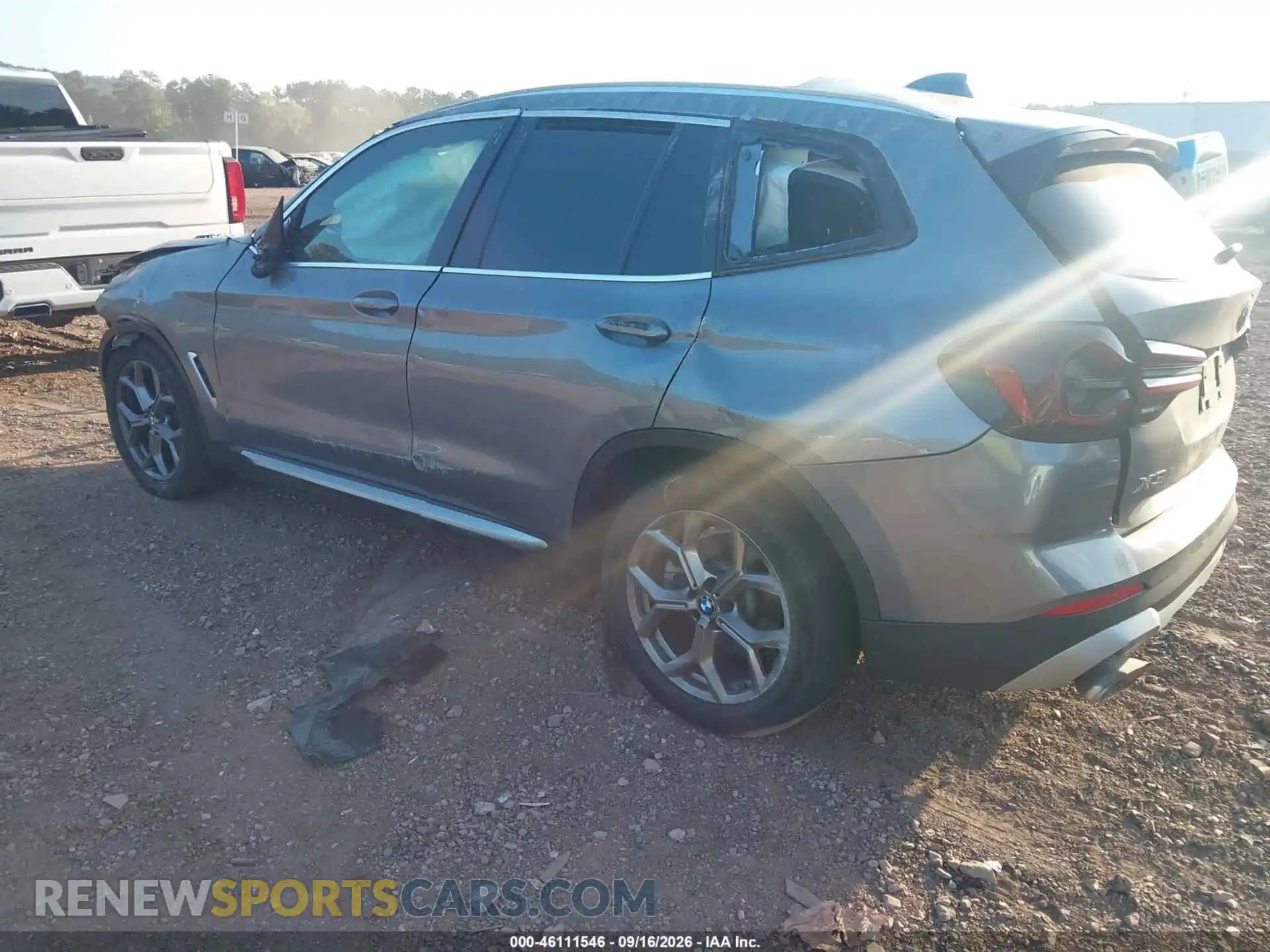 3 Photograph of a damaged car 5UX53DP02P9R38421 BMW X3 2023
