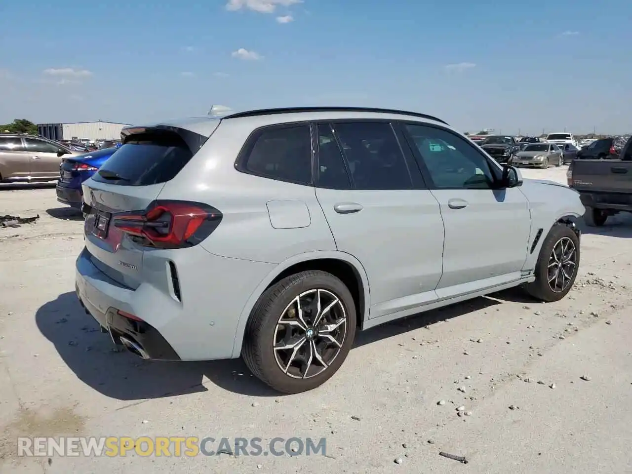 3 Photograph of a damaged car 5UX53DP03P9R59424 BMW X3 2023