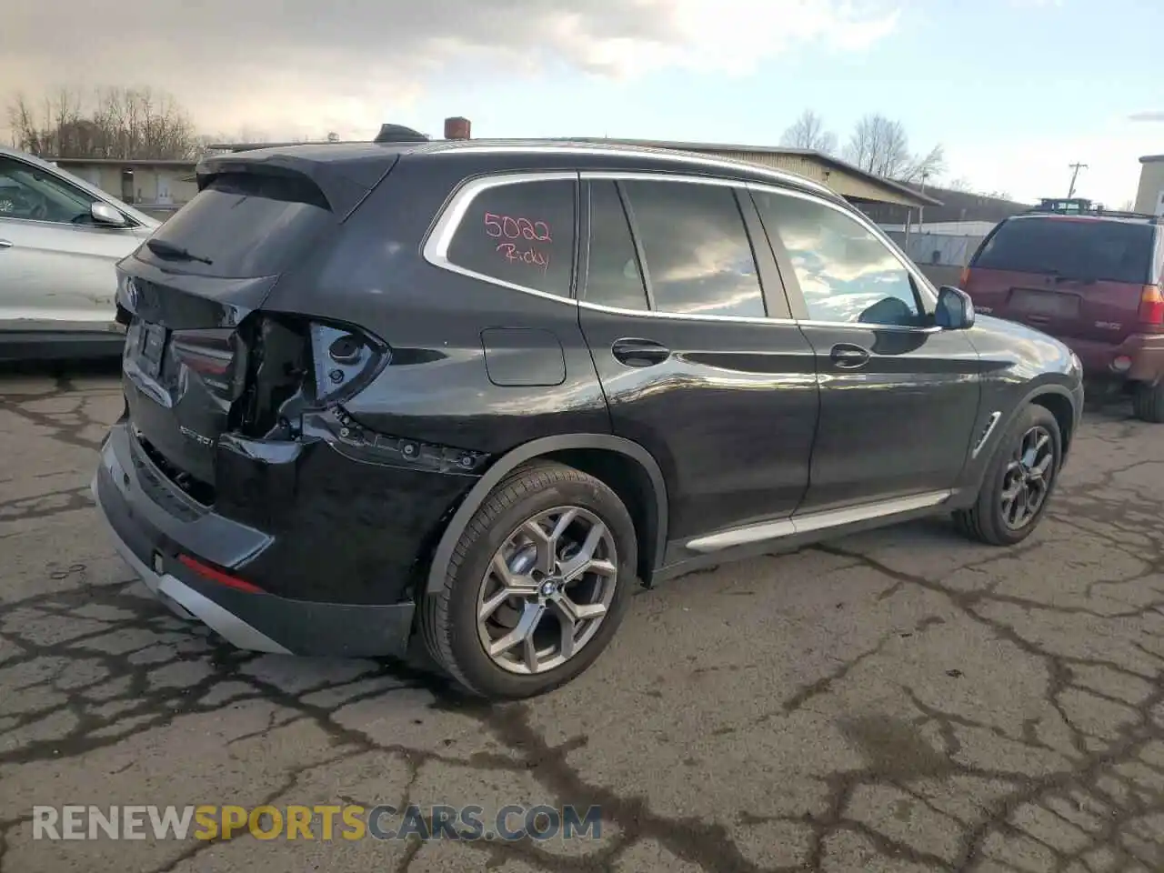 3 Photograph of a damaged car 5UX53DP04P9P80941 BMW X3 2023