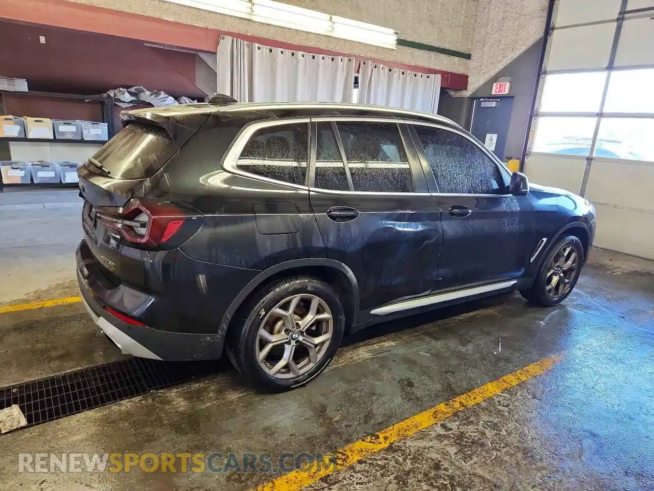 3 Photograph of a damaged car 5UX53DP04P9S10230 BMW X3 2023