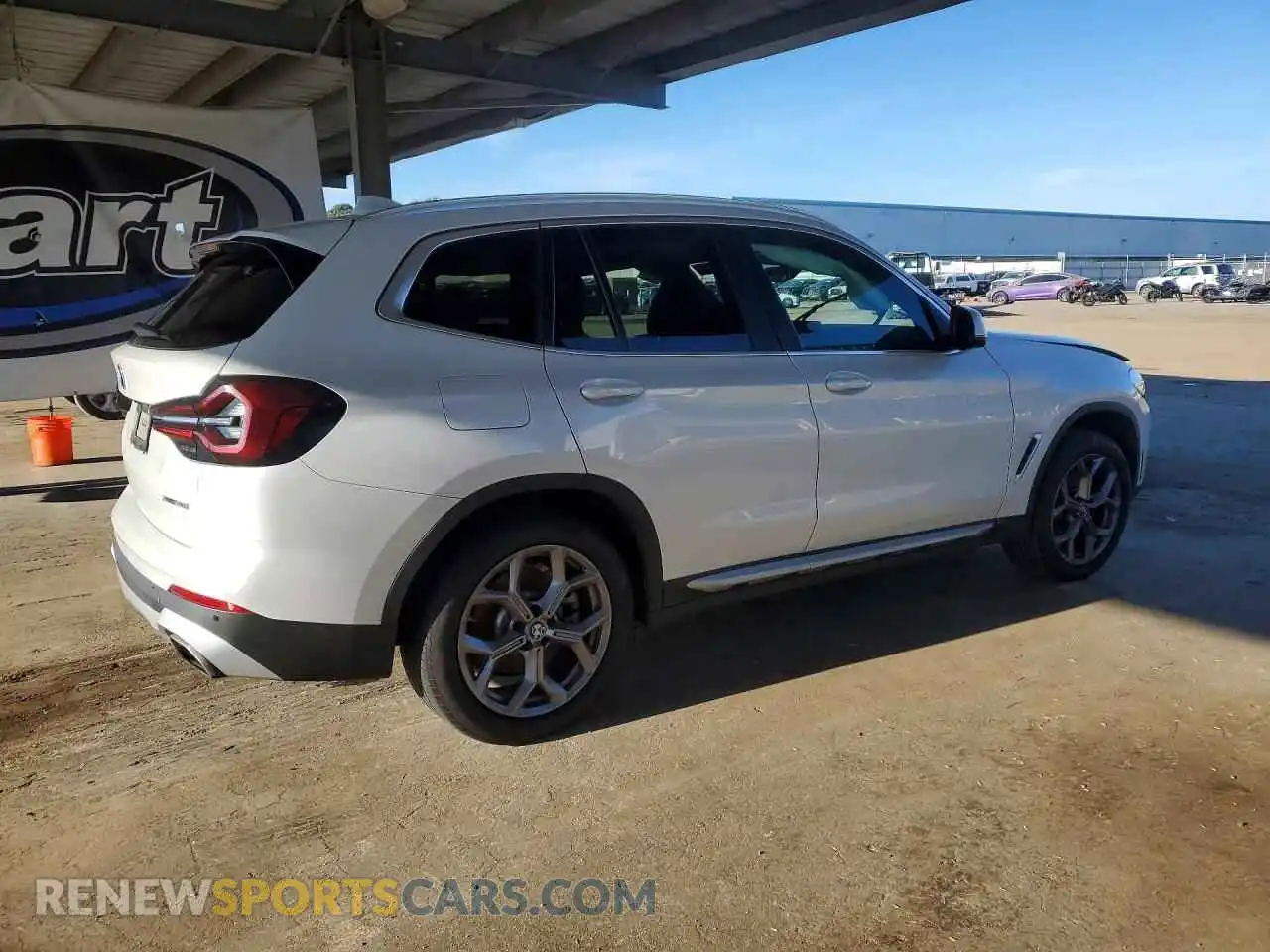 3 Photograph of a damaged car 5UX53DP04P9S81072 BMW X3 2023
