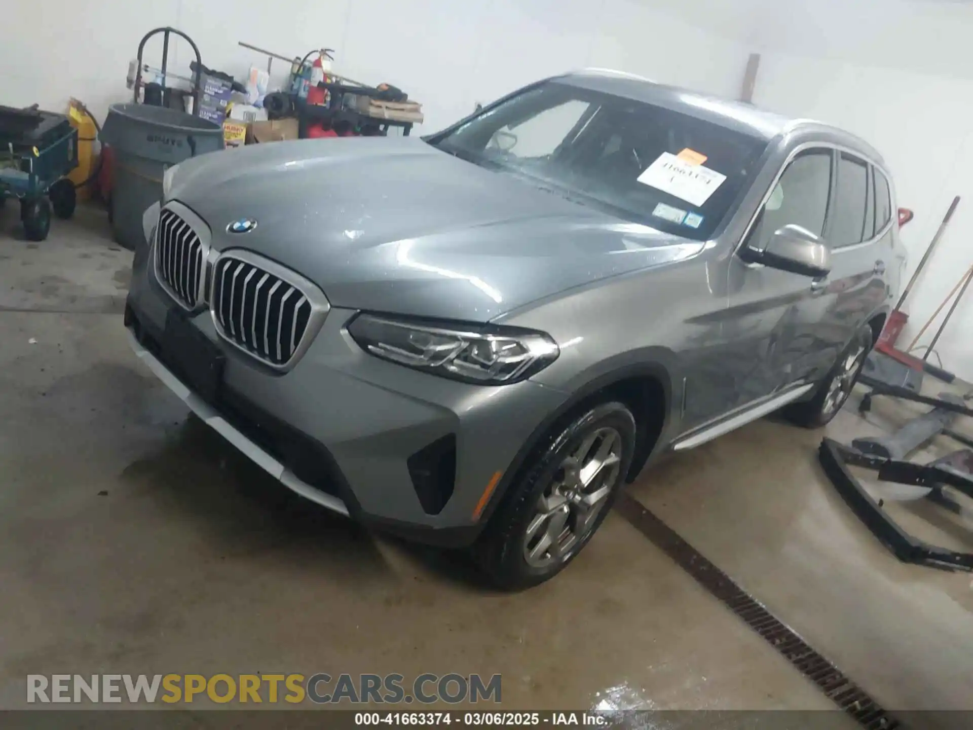 2 Photograph of a damaged car 5UX53DP05P9R31110 BMW X3 2023