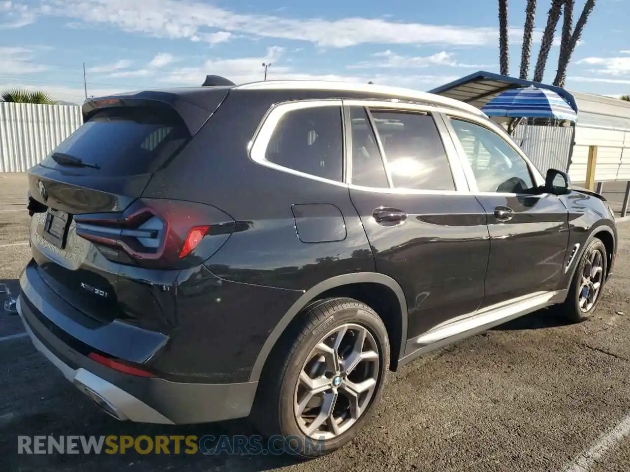 3 Photograph of a damaged car 5UX53DP06P9N75816 BMW X3 2023