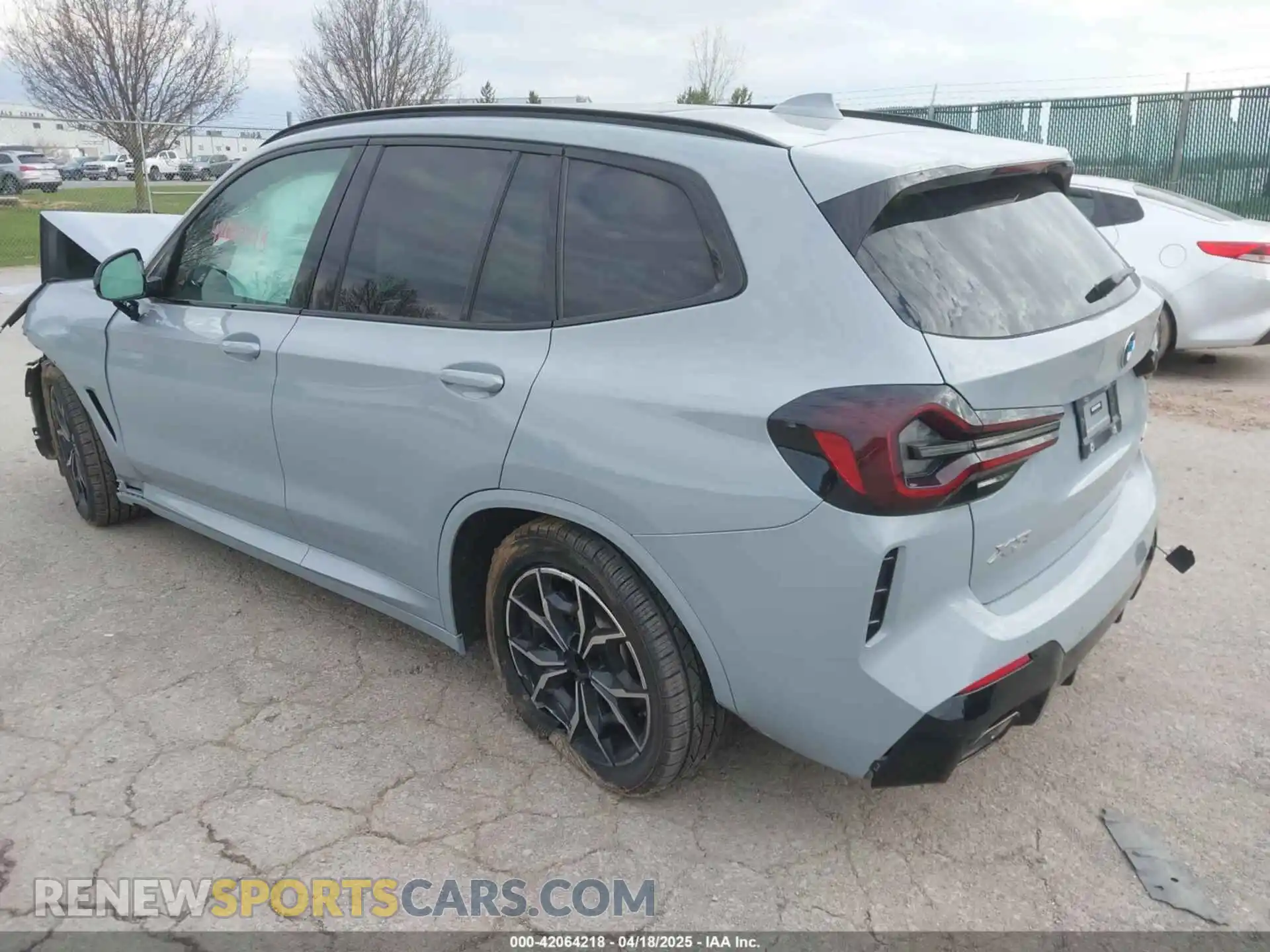 3 Photograph of a damaged car 5UX53DP06P9P05626 BMW X3 2023