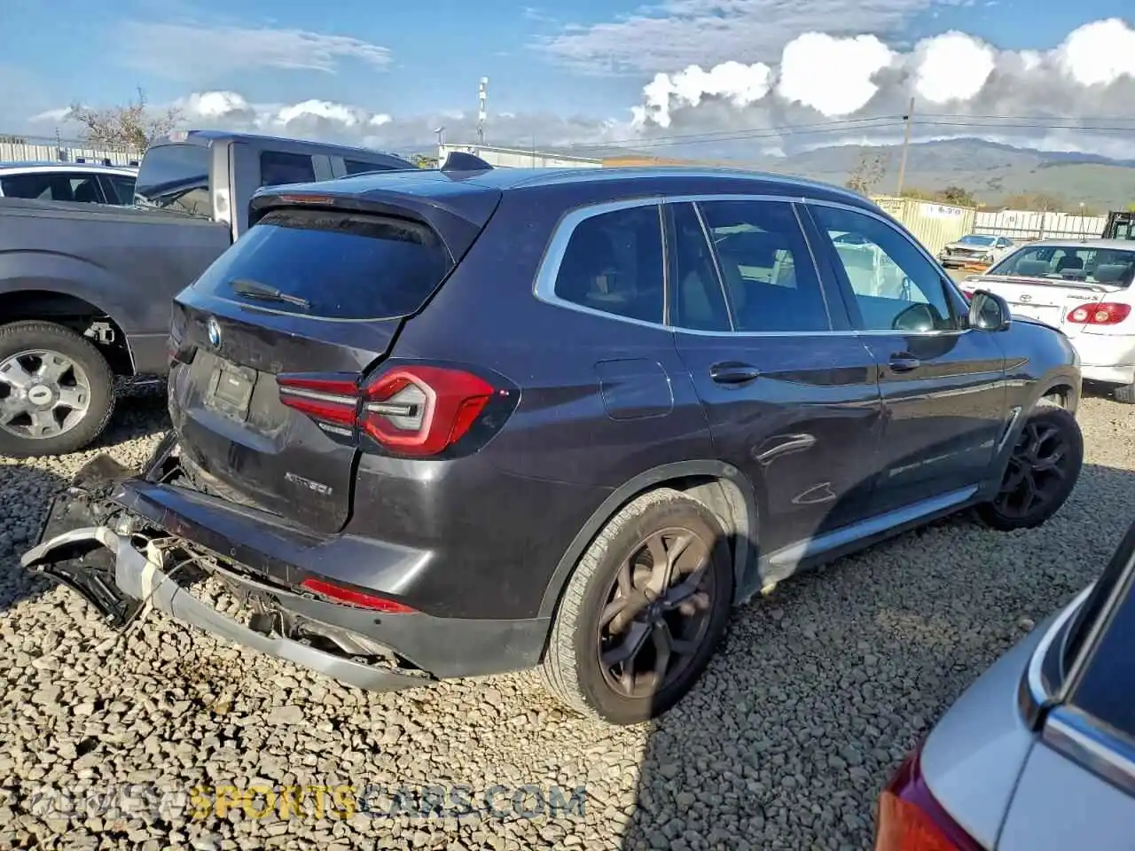 3 Photograph of a damaged car 5UX53DP06P9R23811 BMW X3 2023