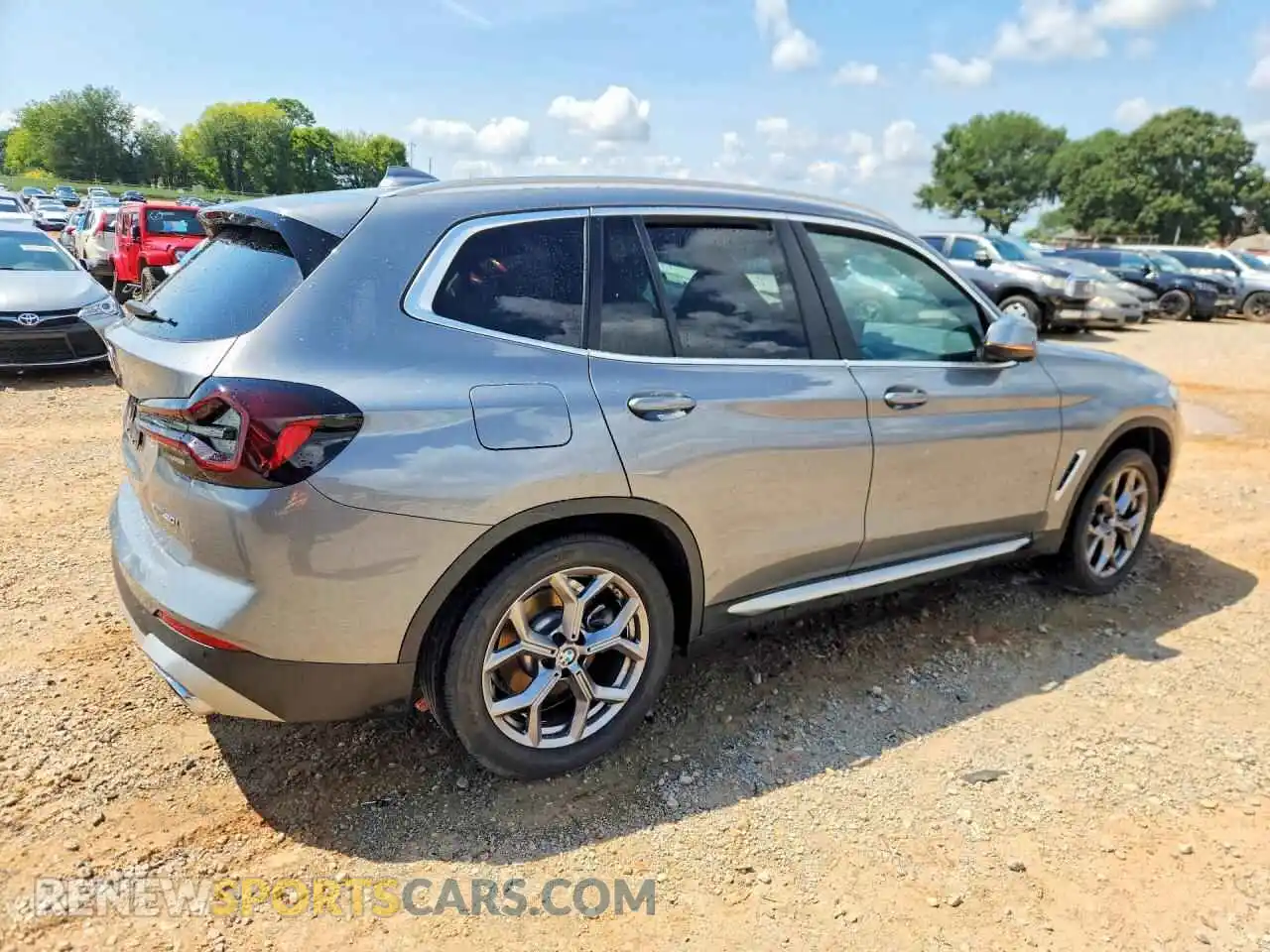 3 Photograph of a damaged car 5UX53DP06P9R49907 BMW X3 2023