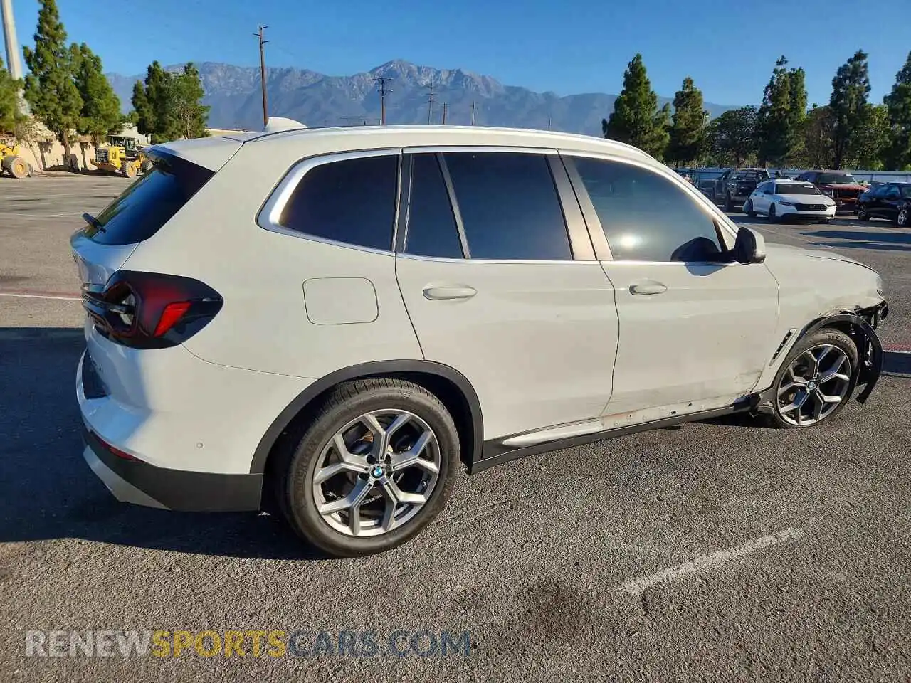 3 Photograph of a damaged car 5UX53DP07P9S63987 BMW X3 2023