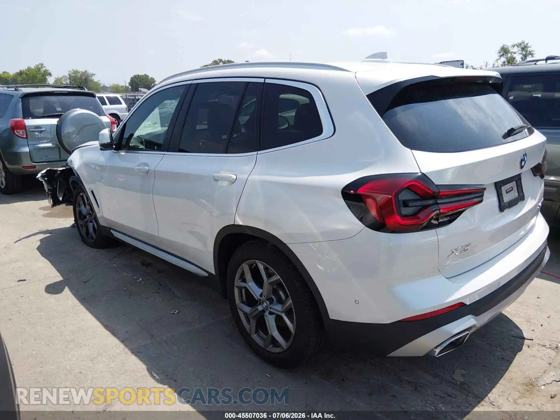 3 Photograph of a damaged car 5UX53DP07P9S68851 BMW X3 2023