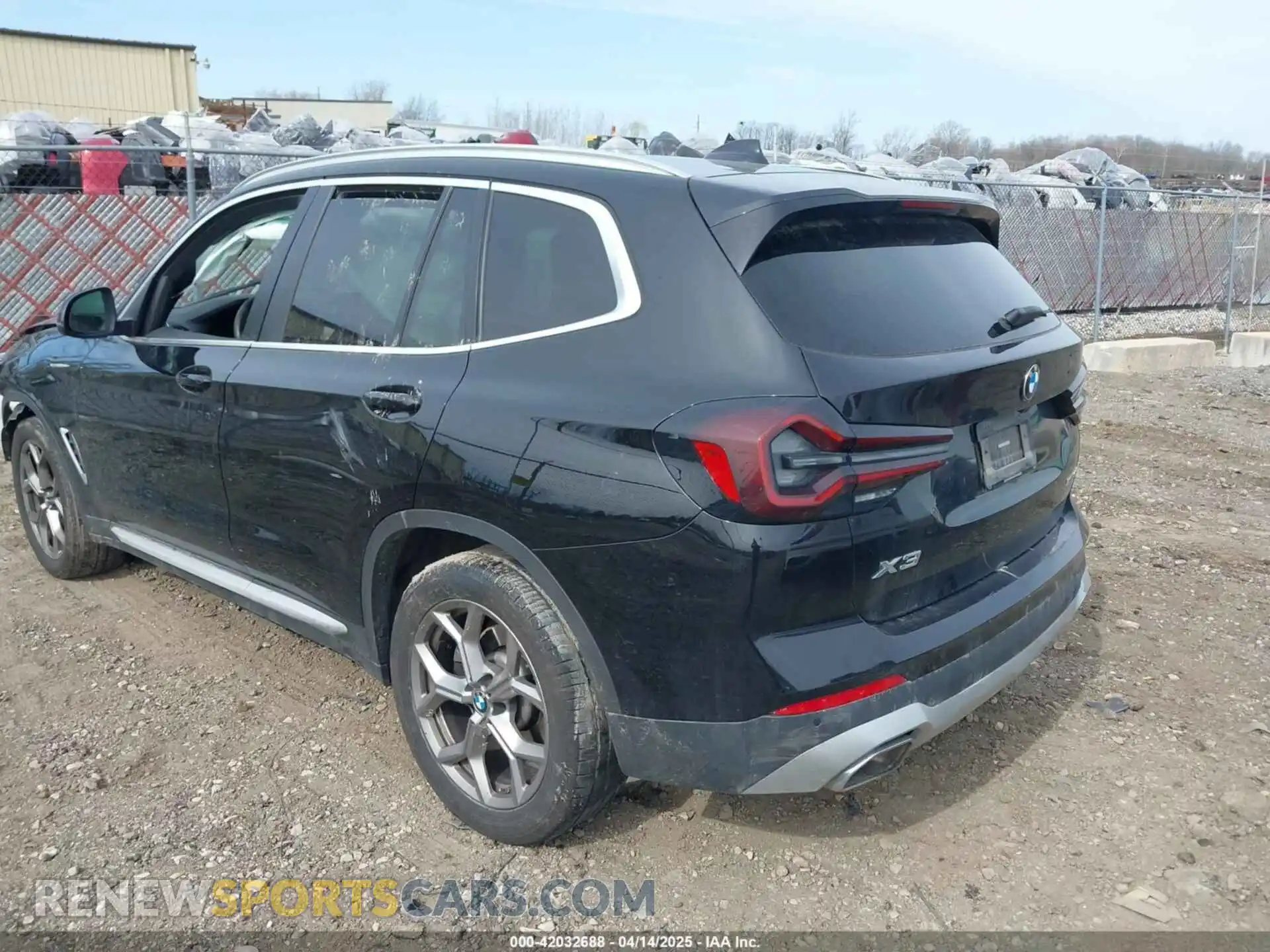 3 Photograph of a damaged car 5UX53DP08P9P74270 BMW X3 2023