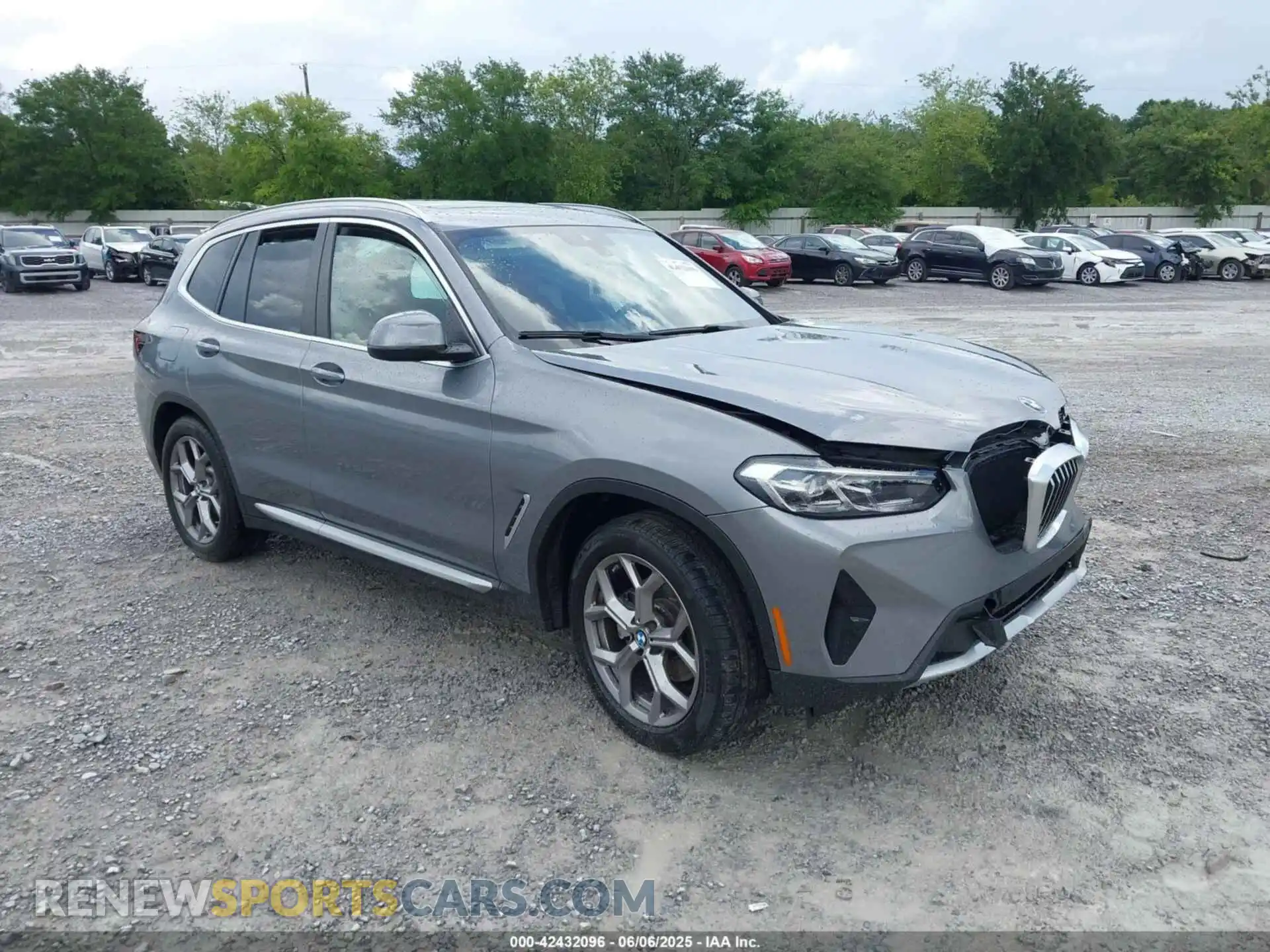 1 Photograph of a damaged car 5UX53DP09P9N80962 BMW X3 2023