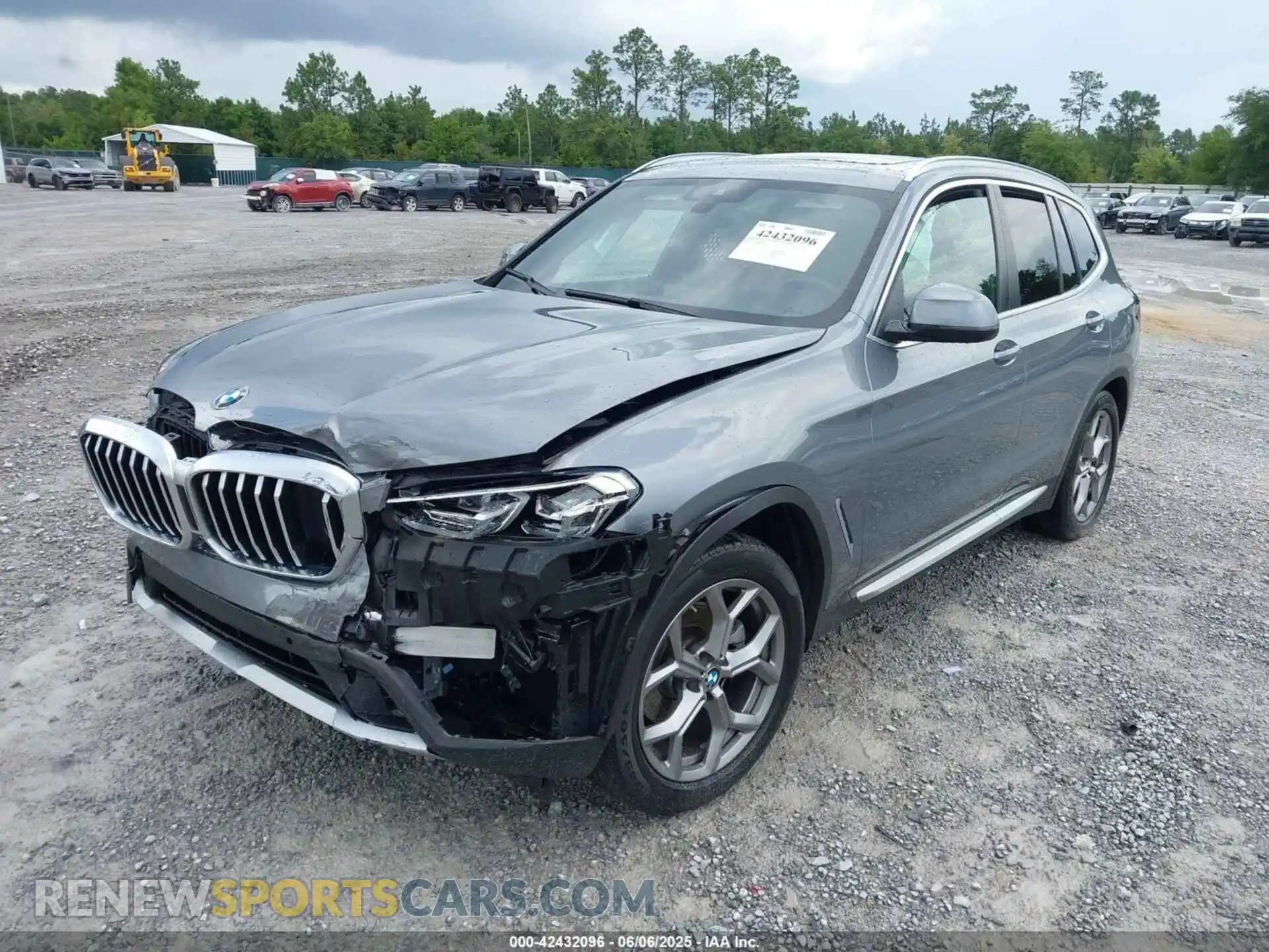 2 Photograph of a damaged car 5UX53DP09P9N80962 BMW X3 2023