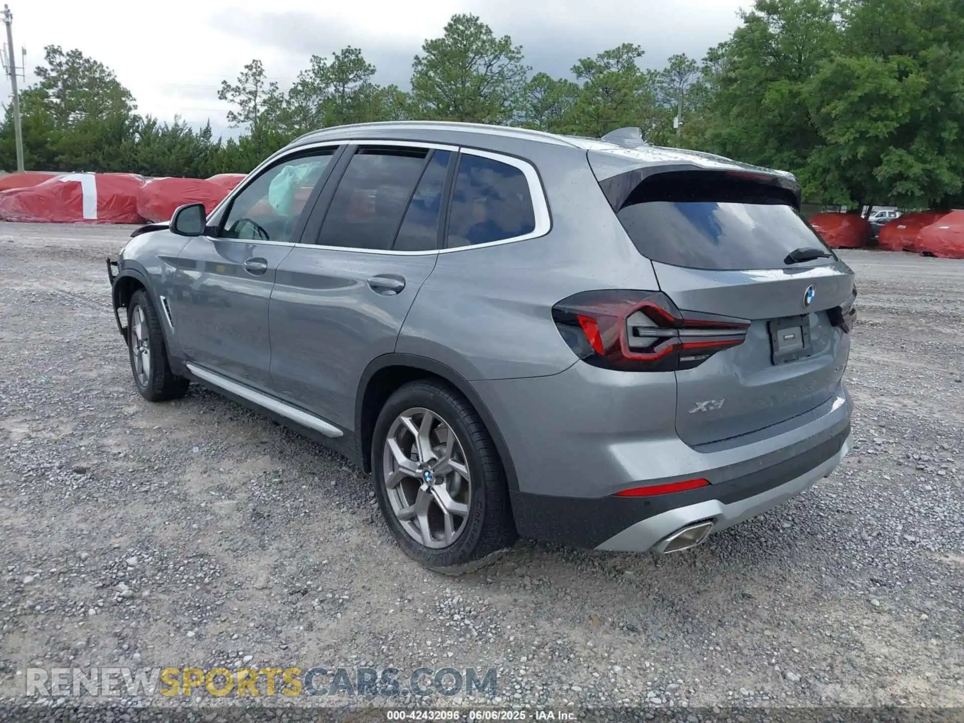 3 Photograph of a damaged car 5UX53DP09P9N80962 BMW X3 2023