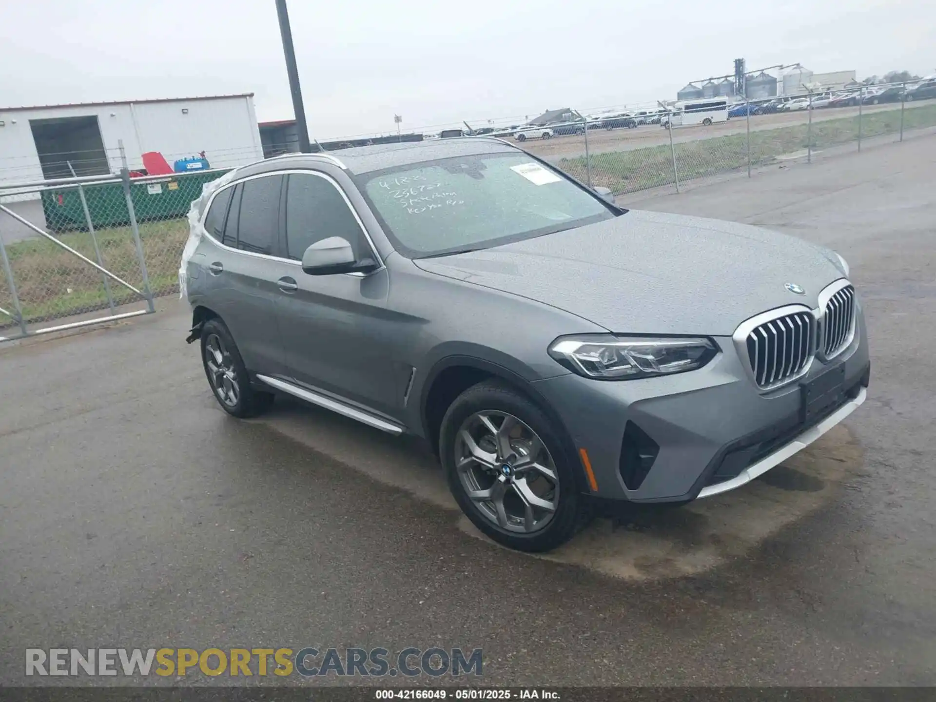 1 Photograph of a damaged car 5UX53DP0XP9R19180 BMW X3 2023