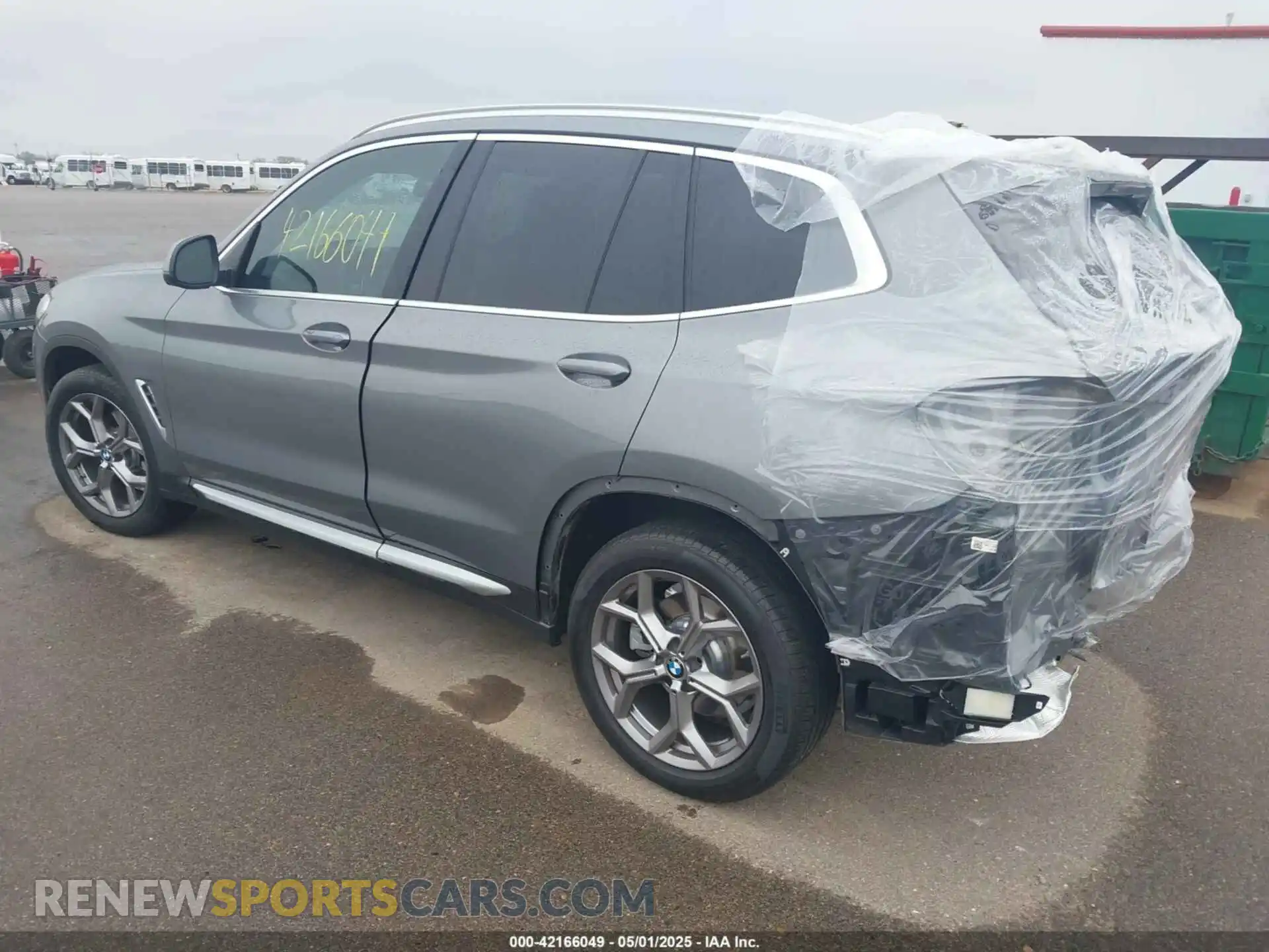3 Photograph of a damaged car 5UX53DP0XP9R19180 BMW X3 2023