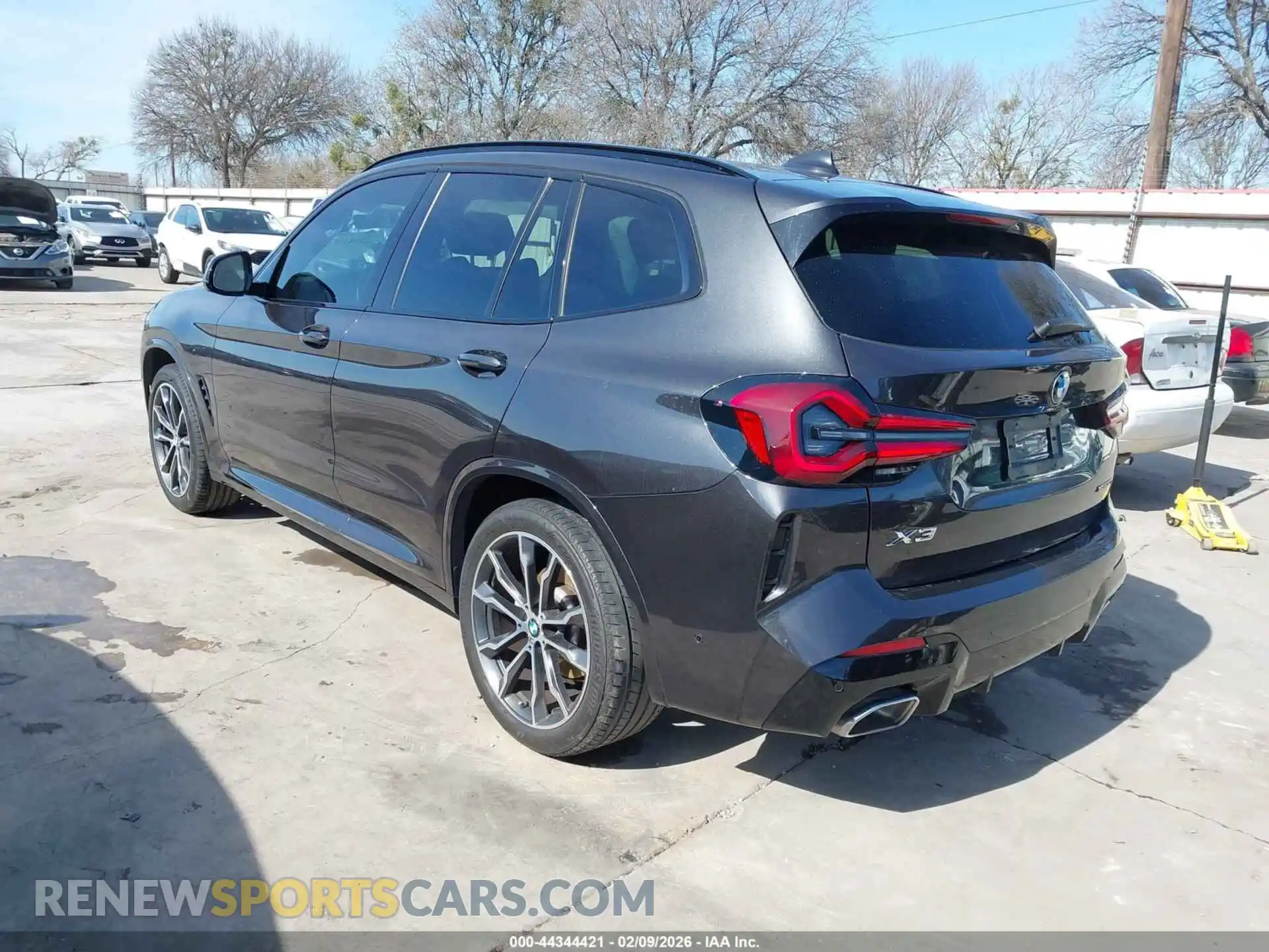 3 Photograph of a damaged car 5UX53DP0XP9R64202 BMW X3 2023