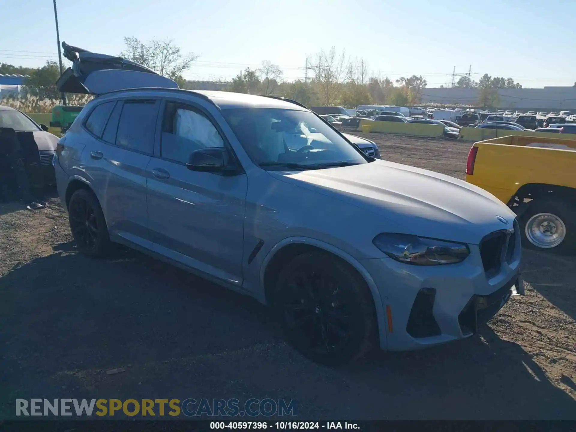 1 Photograph of a damaged car 5UX83DP00P9T15862 BMW X3 2023