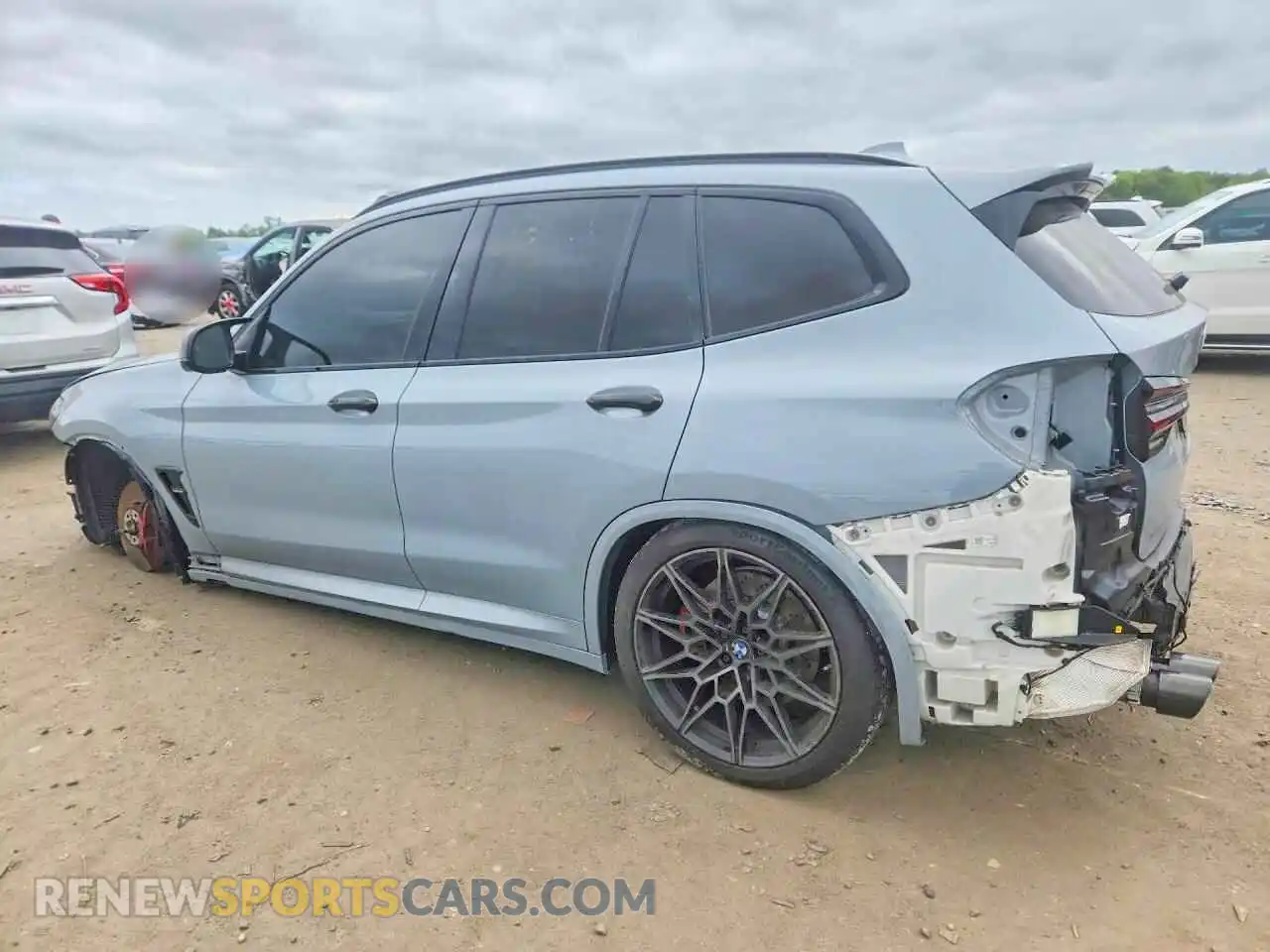 2 Photograph of a damaged car 5YM13EC03P9P29143 BMW X3 2023