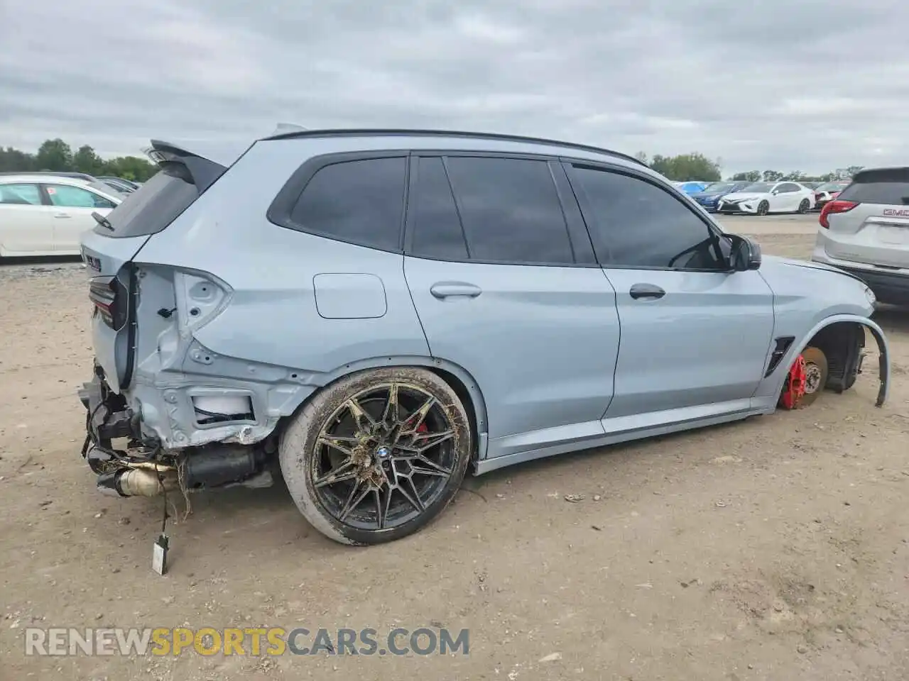 3 Photograph of a damaged car 5YM13EC03P9P29143 BMW X3 2023
