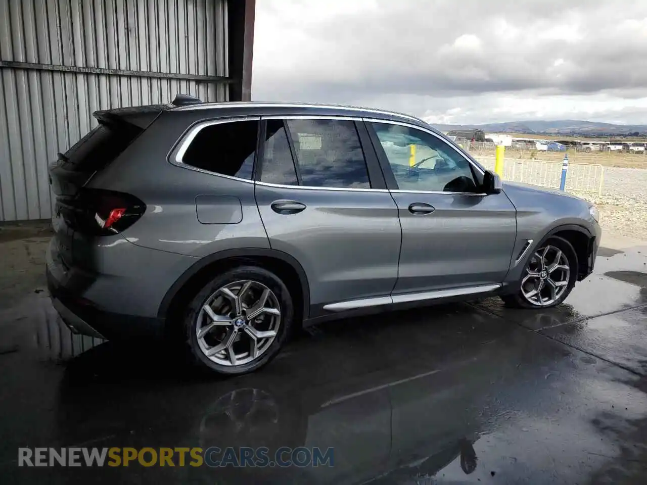 3 Photograph of a damaged car 5UX43DP02R9V34677 BMW X3 2024