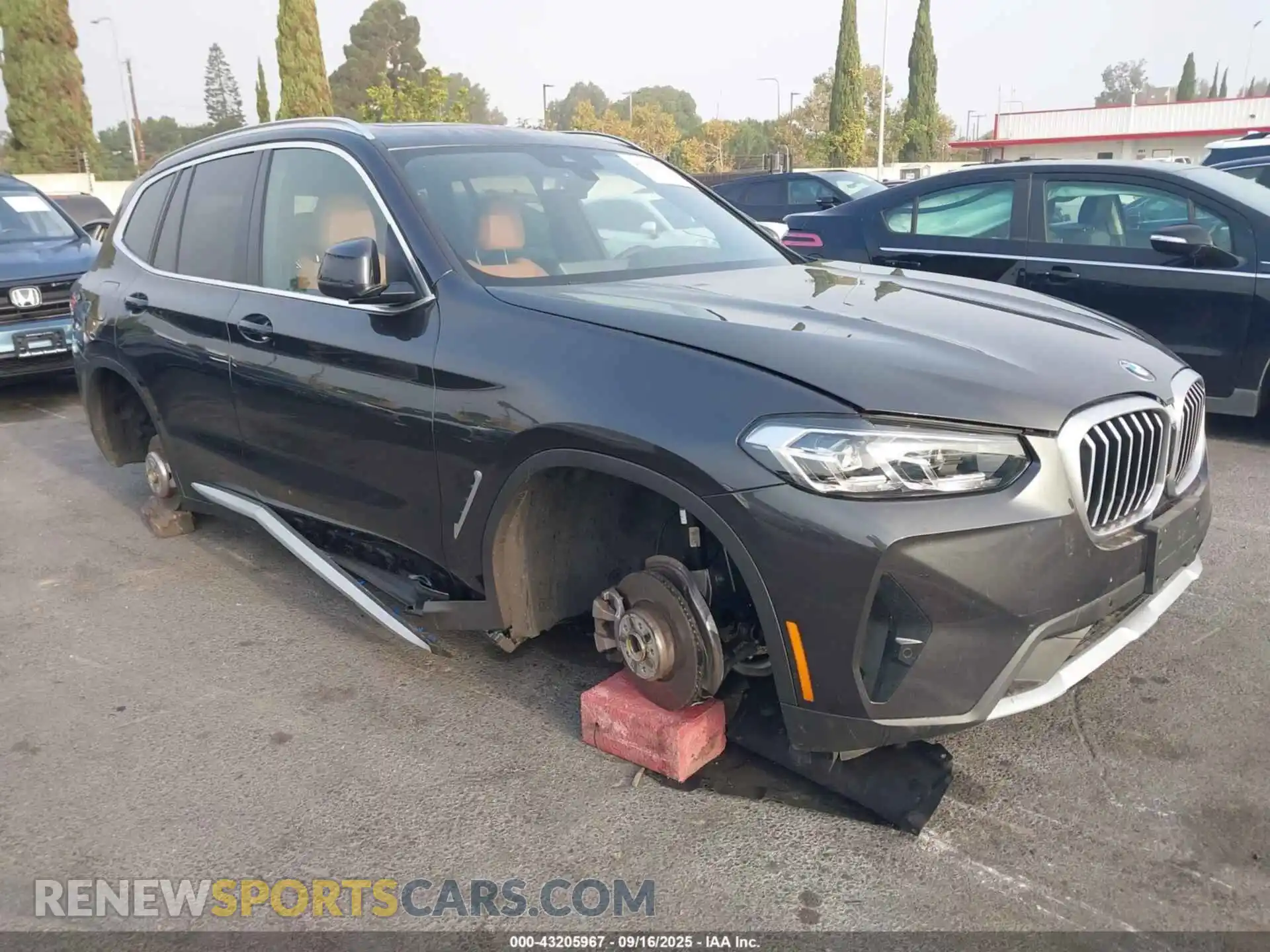 1 Photograph of a damaged car 5UX43DP02R9X46348 BMW X3 2024