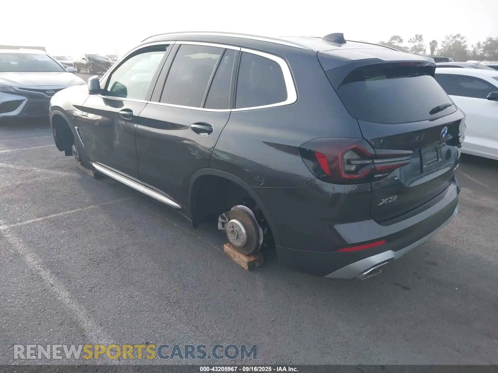 3 Photograph of a damaged car 5UX43DP02R9X46348 BMW X3 2024