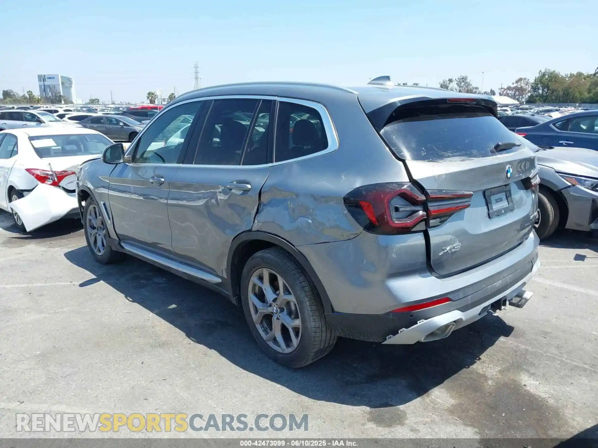 3 Photograph of a damaged car 5UX43DP02RSU43683 BMW X3 2024