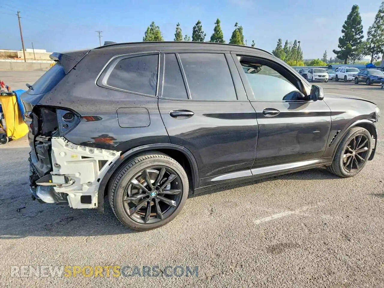 3 Photograph of a damaged car 5UX43DP03R9U00793 BMW X3 2024