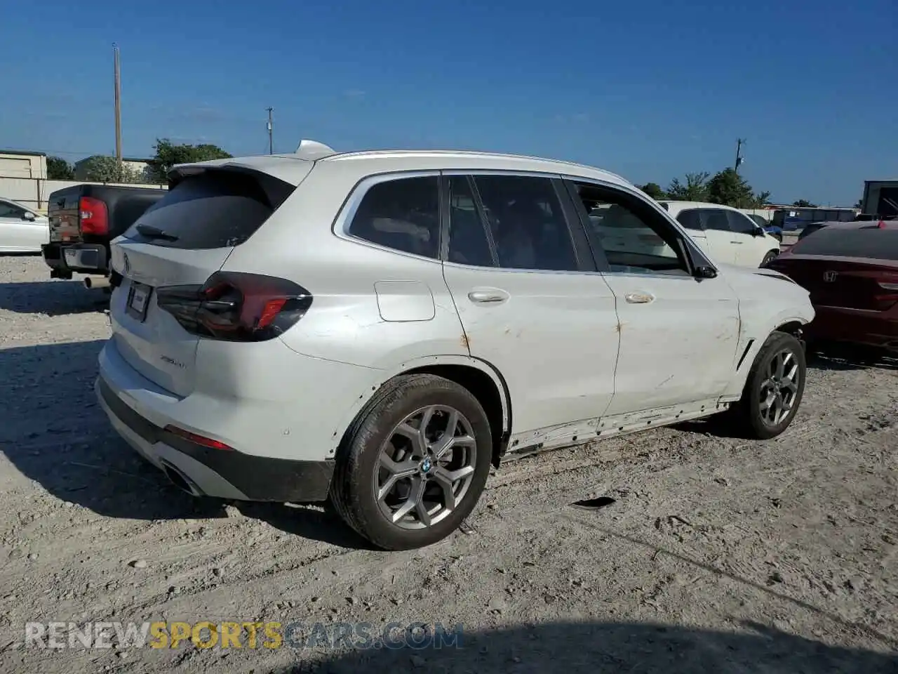 3 Photograph of a damaged car 5UX43DP04R9T76178 BMW X3 2024