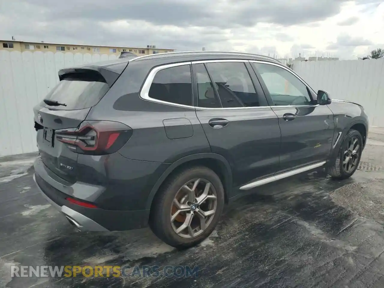 3 Photograph of a damaged car 5UX43DP04R9U52871 BMW X3 2024
