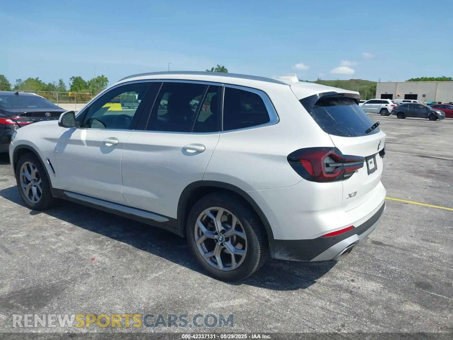 3 Photograph of a damaged car 5UX43DP05R9U50269 BMW X3 2024