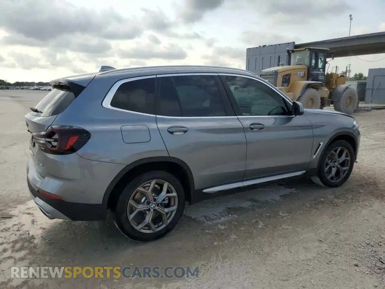 3 Photograph of a damaged car 5UX43DP08R9U98638 BMW X3 2024