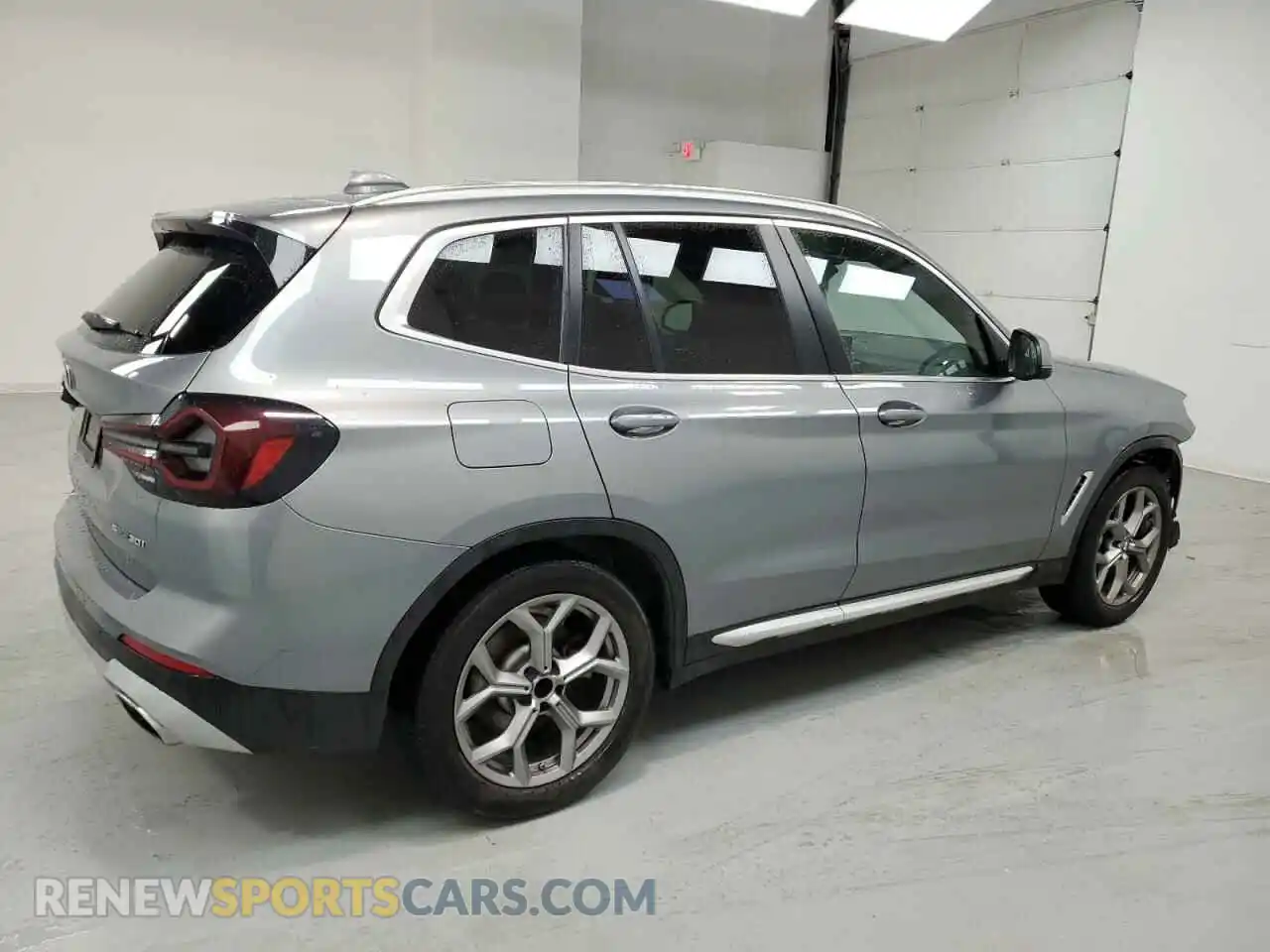 3 Photograph of a damaged car 5UX43DP0XR9T81899 BMW X3 2024