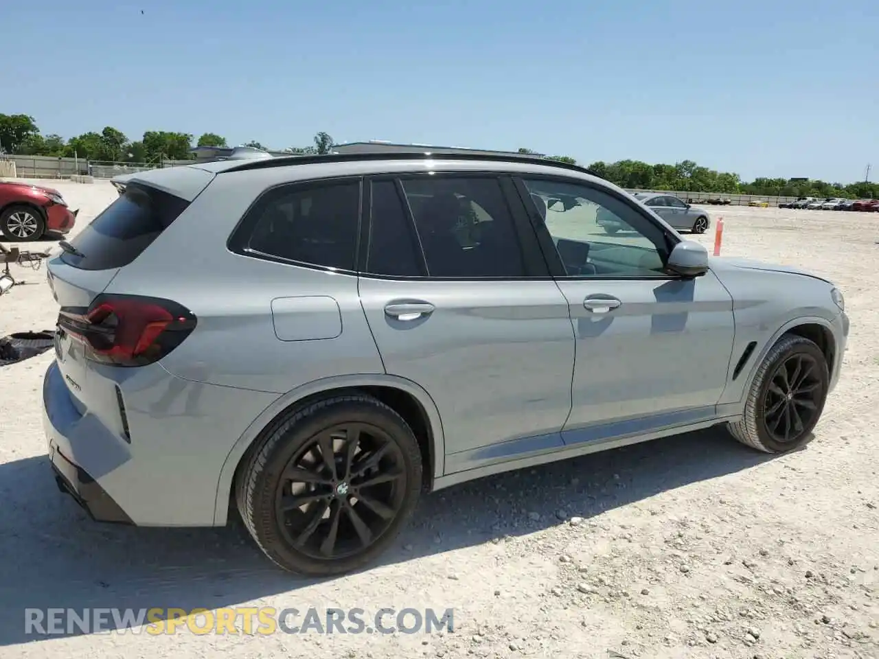 3 Photograph of a damaged car 5UX43DP0XR9X30530 BMW X3 2024