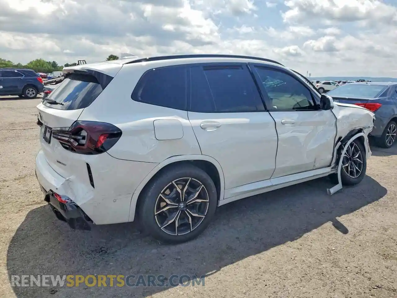 3 Photograph of a damaged car 5UX53DP00R9U01050 BMW X3 2024