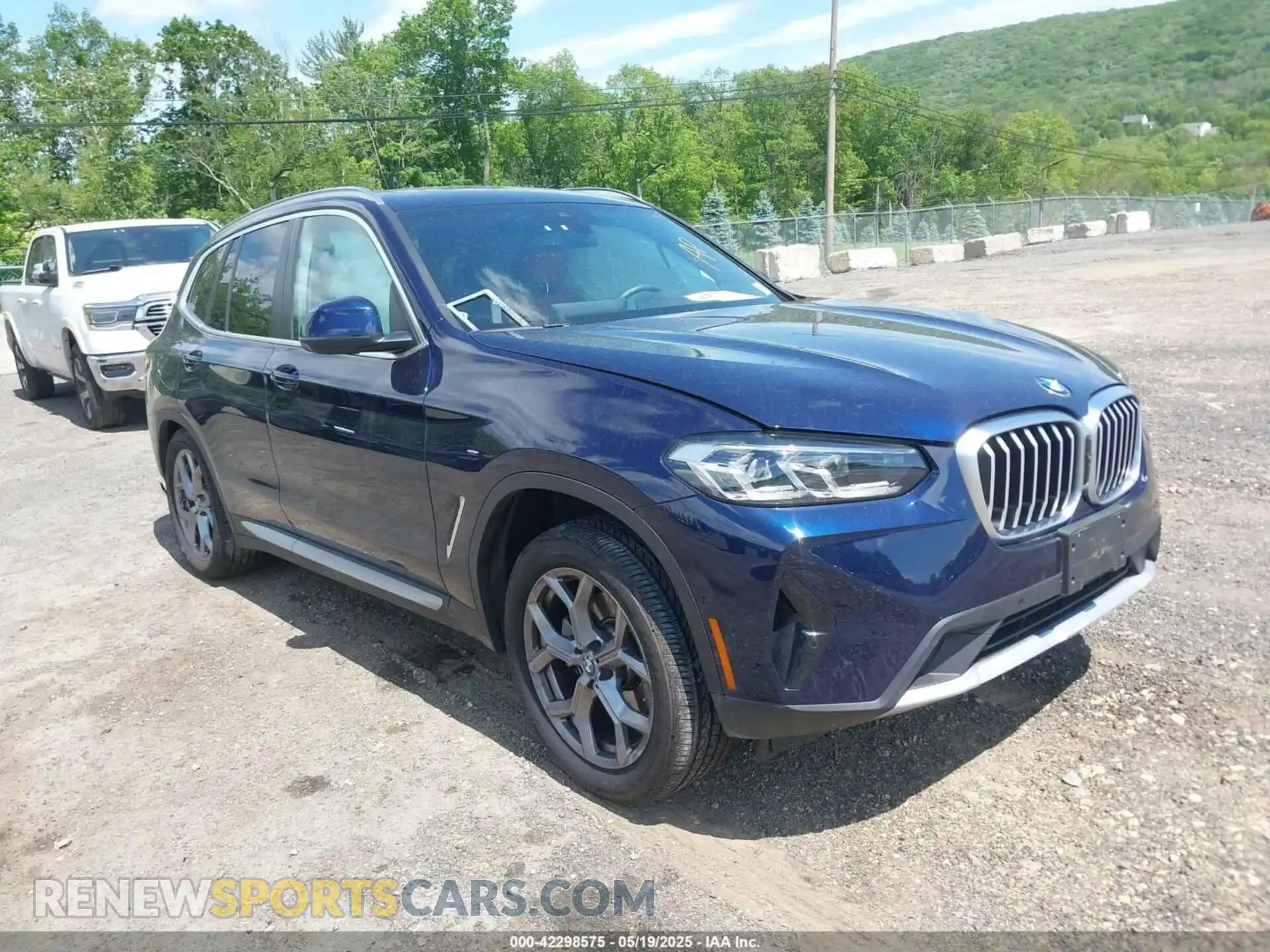 1 Photograph of a damaged car 5UX53DP00R9V98365 BMW X3 2024