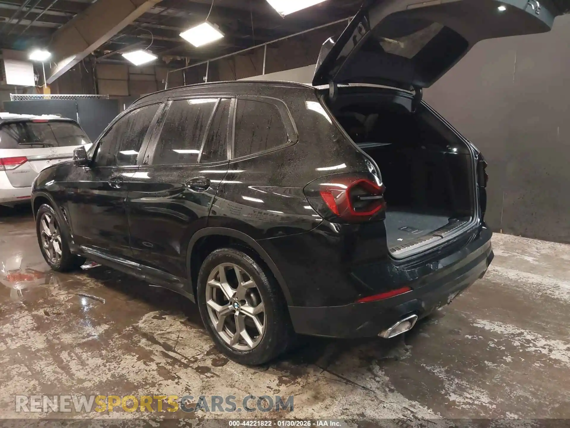 3 Photograph of a damaged car 5UX53DP00R9W38590 BMW X3 2024