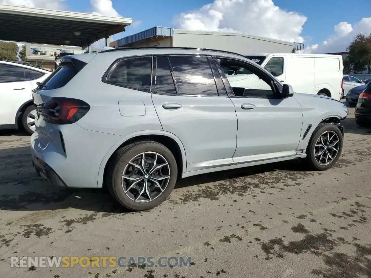 3 Photograph of a damaged car 5UX53DP00R9W77745 BMW X3 2024