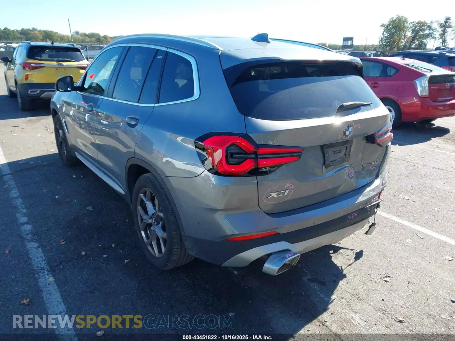 3 Photograph of a damaged car 5UX53DP01R9V43648 BMW X3 2024