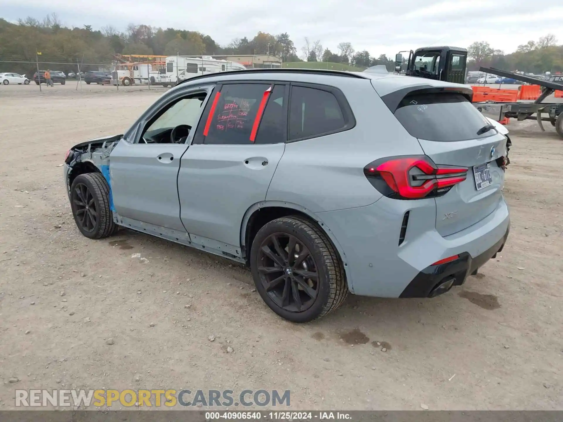 3 Photograph of a damaged car 5UX53DP02R9T78029 BMW X3 2024
